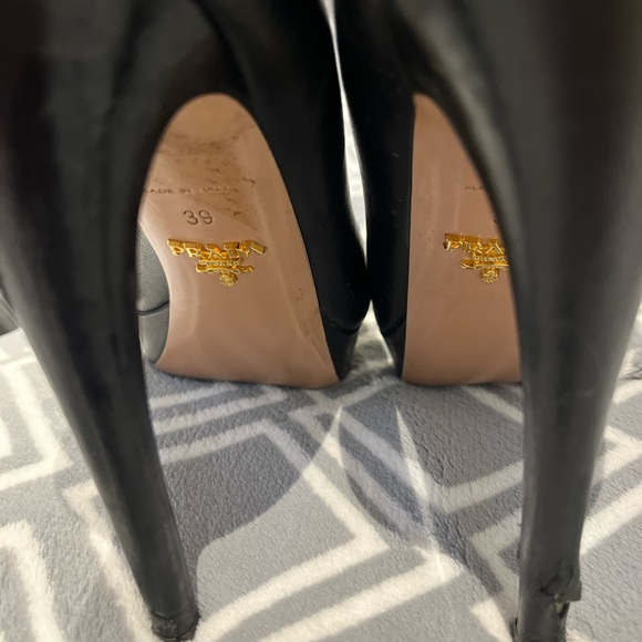 Black leather Prada Pumps - Picture 4 of 6